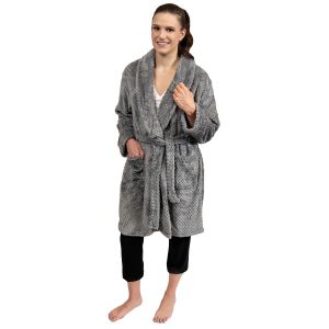 This luxurious robe is perfect for cozy evenings at home! Robe features 2 front pockets and a front tie with internal tie closure. Plush, thick material will keep you warm and cozy. One size fits most. 